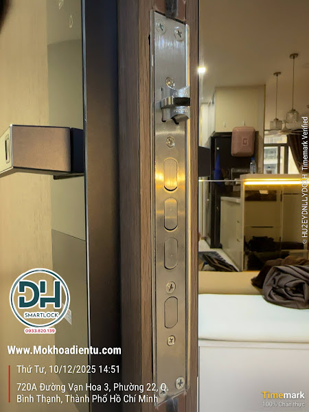 Khóa cửa vân tay có 5 chốt khóa