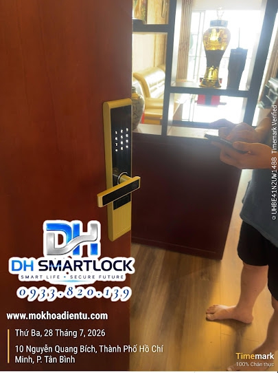 Kiểm tra chức năng mở khóa bằng ứng dụng điện thoại sau khi lắp đặt khóa vân tay