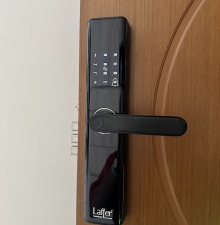 Khóa Điện Tử Laffer LC08 Cho Cửa Gỗ – Bảo Mật Cao, Dễ Dùng