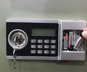 Cách mở két sắt Việt Tiệp khi mất chìa khóa