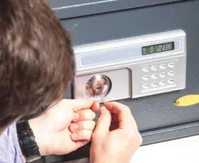 Nguyên nhân két sắt bị kẹt không mở được và cách xử lý