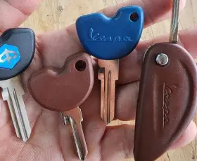 Dịch vụ làm chìa khóa xe Vespa tận nơi 24/7 uy tín, giá rẻ