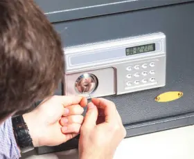 Lỗi không mở được két sắt Việt Tiệp: 4 nguyên nhân thường gặp nhất