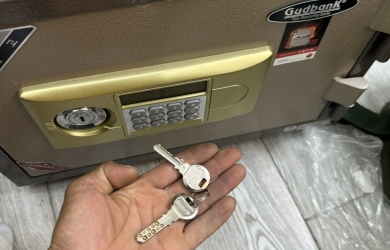 Két Sắt Bị Kẹt, Không Mở Được – Gọi Ngay Thợ Sửa Khóa Tại Nhà