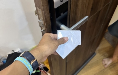 Khóa Từ Không Nhận Thẻ 