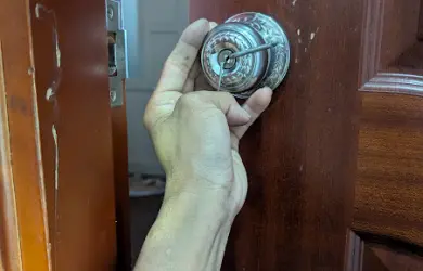 Dịch Vụ Mở Khóa Quận 10 – Có Mặt Sau 15 Phút, Hỗ Trợ 24/7