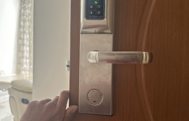 Mở Khóa Khi Hết Pin – Cách Xử Lý An Toàn, Nhanh Gọn, Không Làm Hư Khóa