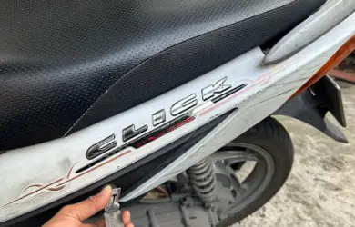 Mở Khóa Xe Máy TP.HCM – Quên Chìa Trong Cốp, Khóa Cổ Không Mở