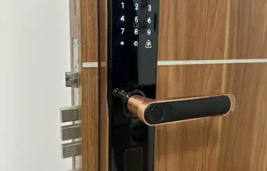 Dịch vụ sửa khóa, mở khóa, thay khóa tại Icon 56 Bến Vân Đồn, Quận 4