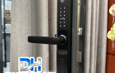 Thay Ổ Khóa Cửa Nhôm Sang Khóa Điện Tử Tại Quận 10