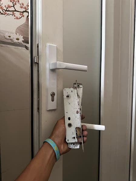 Thay lắp ổ khóa Quận 11 tại nhà – thay lõi ổ khóa, lắp khóa cửa phòng, cửa cổng