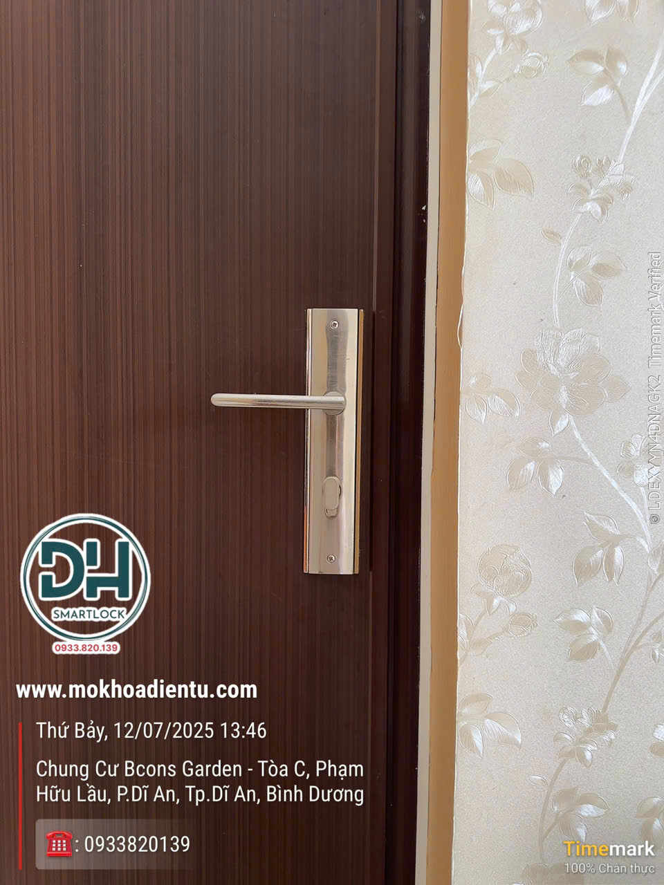 Cửa gỗ căn hộ Bcons Garden trước khi lắp khóa vân tay