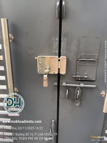 Làm chìa khóa cơ bằng máy cắt chìa chuyên dụng tại TP.HCM