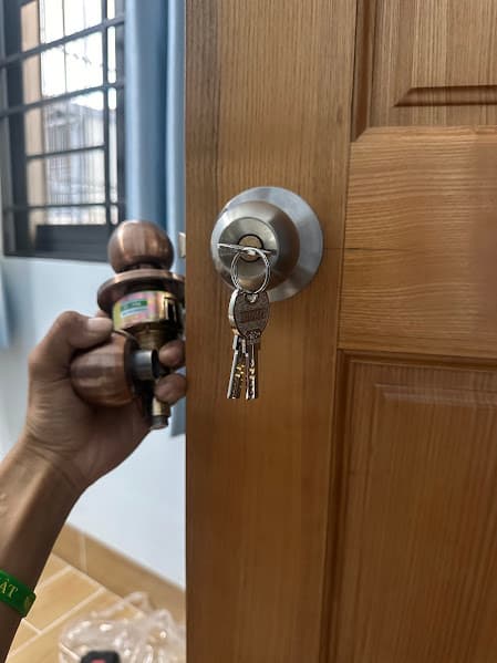 Giá thay ổ khóa Quận 5 minh bạch – thay khóa tận nơi giá rẻ
