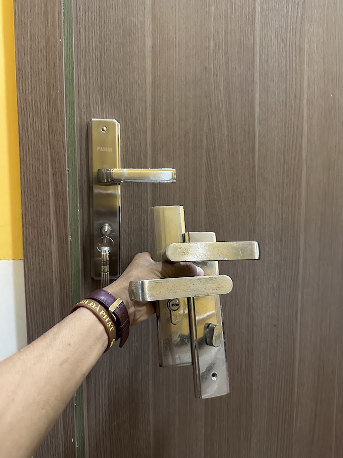 Khóa cửa phòng ngủ Vinhomes Grand Park sau khi thay mới