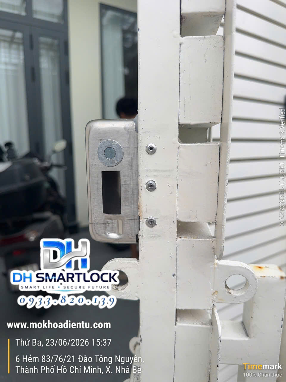 Chất liệu inox 304 dùng cho cửa sắt ngoài trời