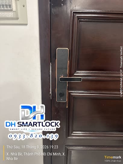 Mặt trong khóa điện tử mới sau khi lắp đặt tại căn hộ Hoàng Anh Gia Lai The Gold House