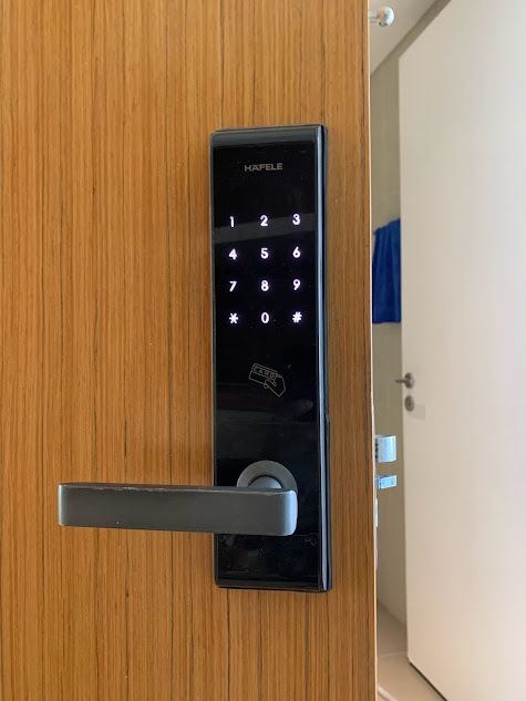 Khóa Hafele báo pin yếu liên tục