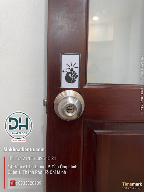 Lắp khóa Hafele DL6100 tại nhà khách hàng Cô Giang Quận 1 -hình ảnh khóa trước khi lắp đặt