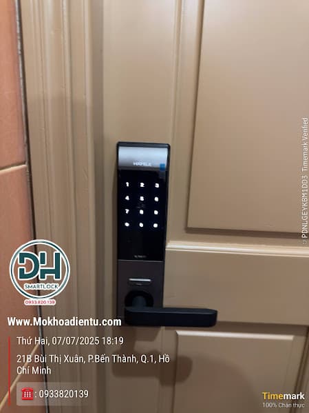 thợ lắp khóa vân tay cửa gỗ Quận 1