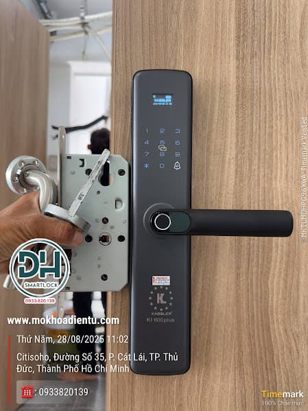 Lắp khóa vân tay cửa gỗ tại Thủ Đức – thợ đến trong ngày