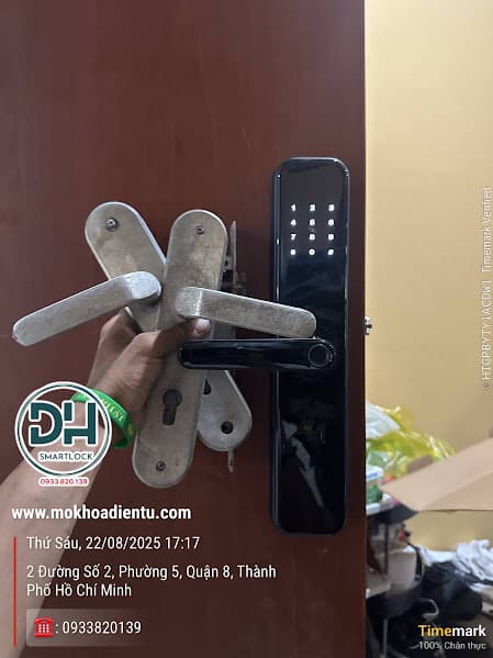 Thợ lắp và thay khóa điện tử Quận 8 – phục vụ tận nơi