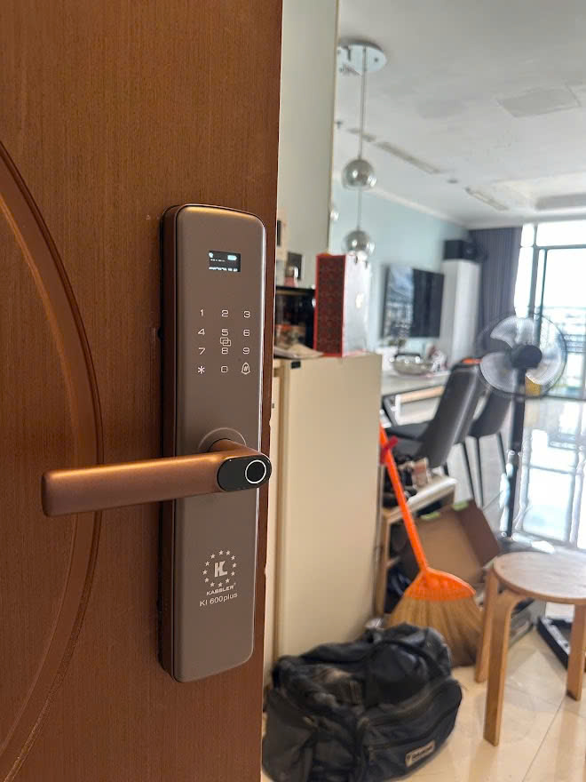 Lắp đặt khóa cửa vân tay chung cư tại quận Tân Bình – thi công gọn đẹp