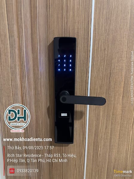 Lắp khóa vân tay cửa gỗ tại Tân Phú