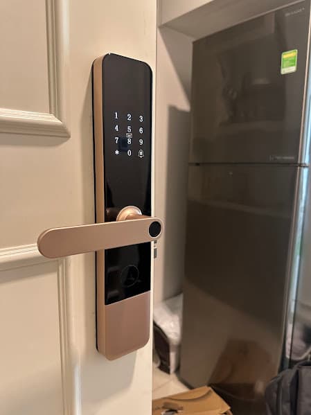 Lắp khóa vân tay Vinhomes Ba Son Quận 1
