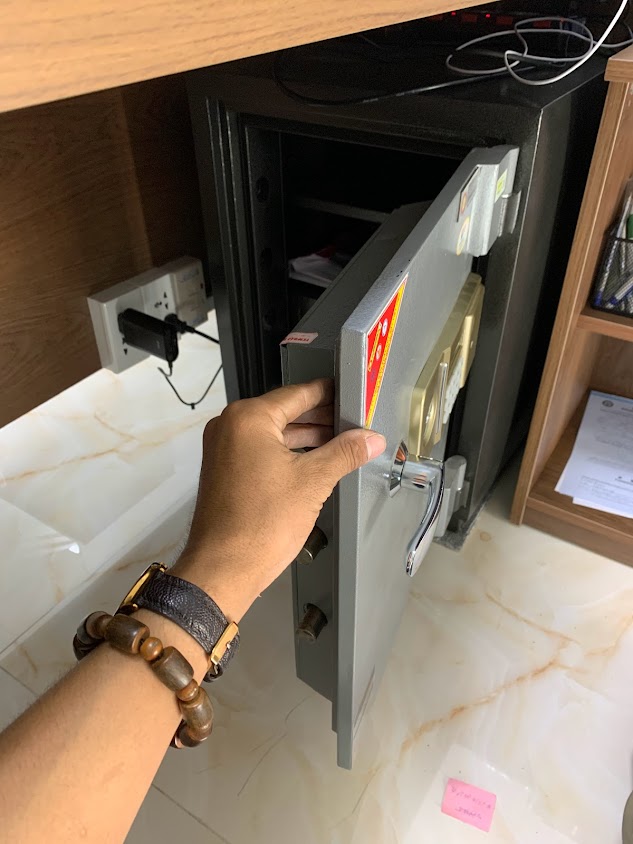 Thợ mở khóa két sắt điện tử tại căn hộ cao cấp khu Điện Biên Phủ, Bình Thạnh