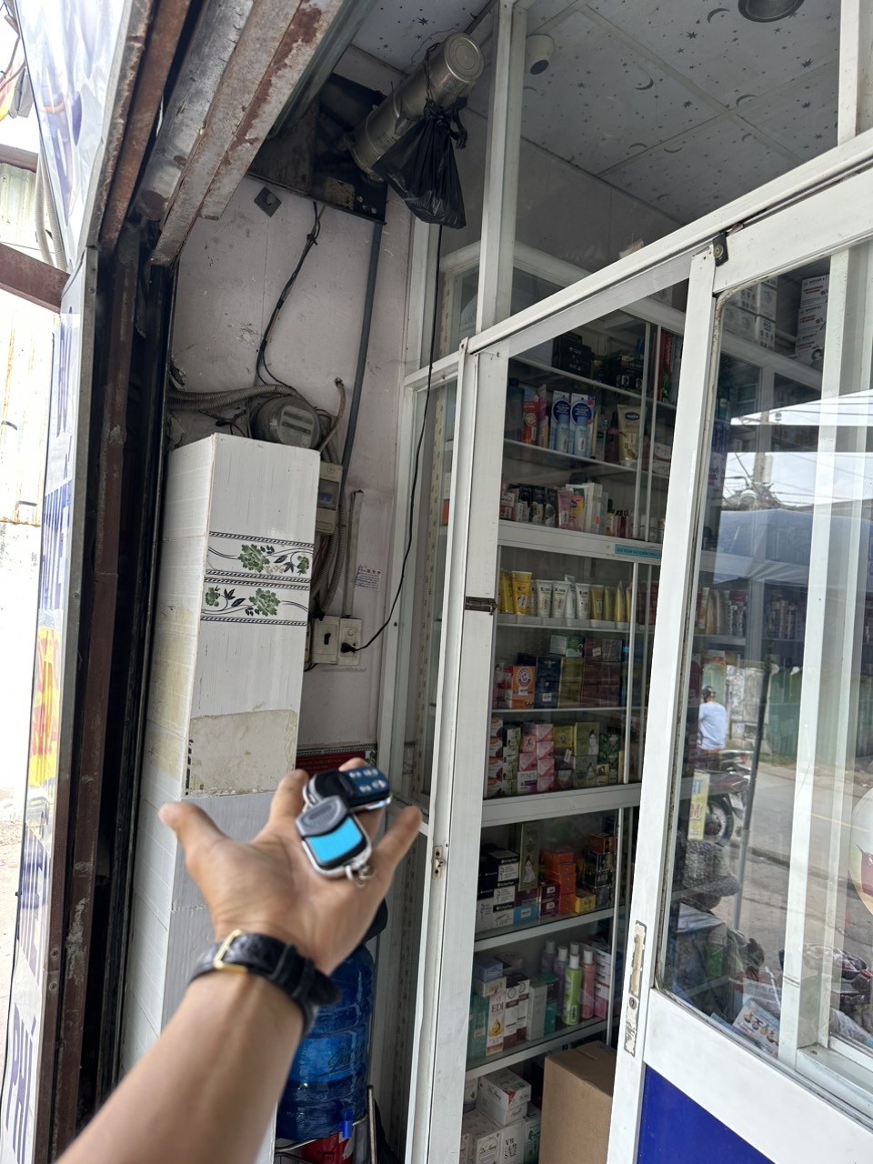 Thợ mở khóa cửa cuốn tận nơi tại TP.HCM
