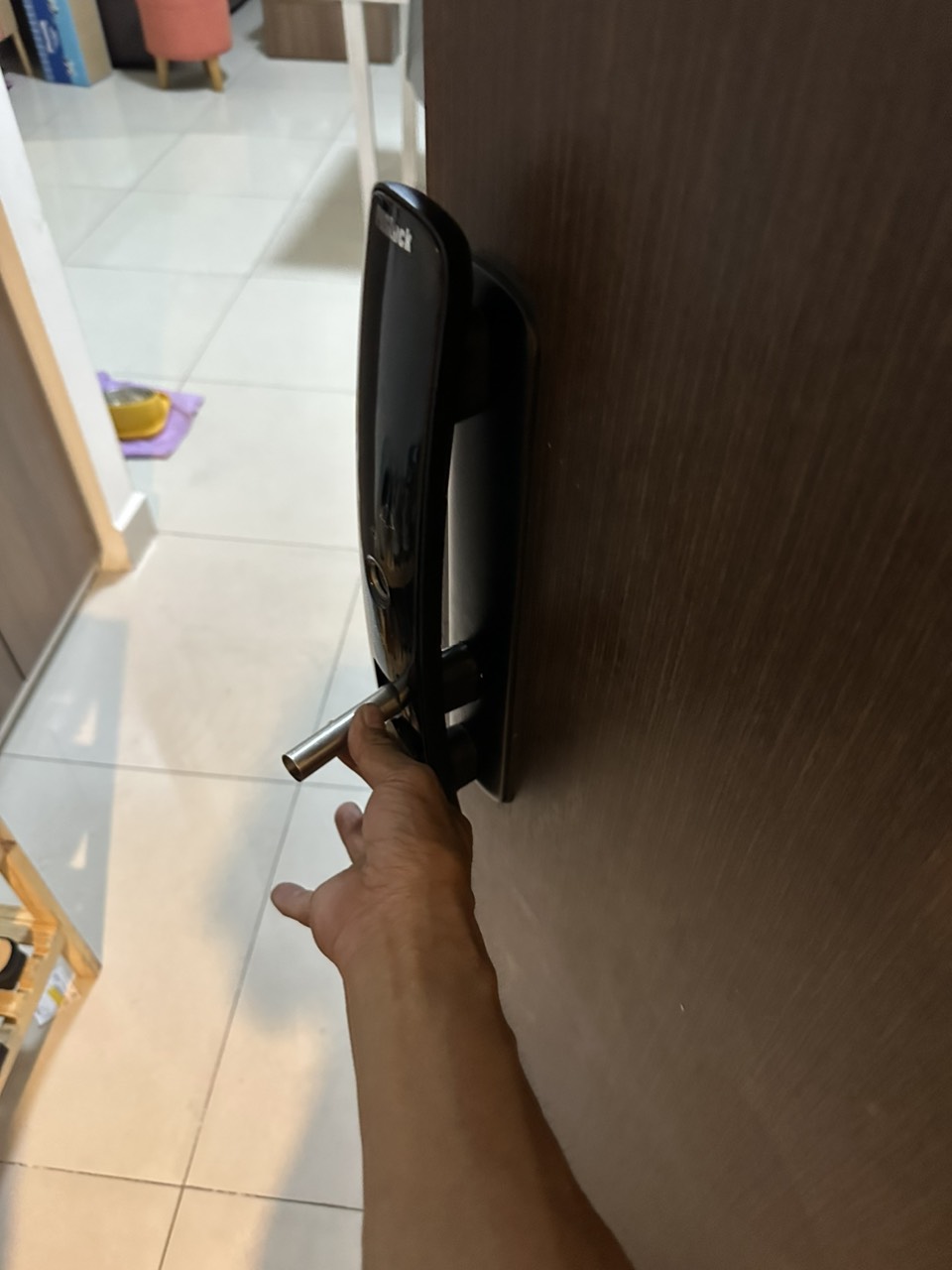 Mở khóa điện tử khi quên mã số hoặc hết pin