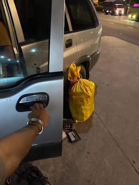 Mở khóa ô tô tận nơi Quận 3, xử lý smartkey an toàn