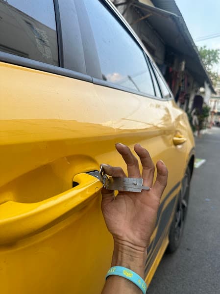 Mở khóa xe Tân Bình 24/7, thợ lưu động 15–20 phút có mặt