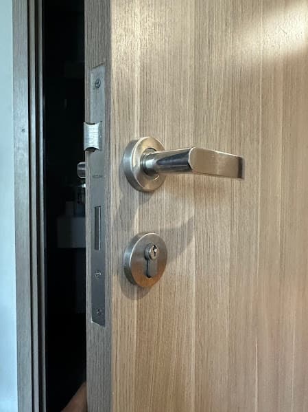 Sửa khóa cửa gỗ tại Phú Nhuận – thợ đến sau 15 phút