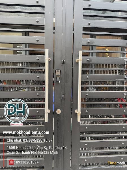 Sửa khóa cửa nhà tại Quận 3 – căn chỉnh chốt, bản lề