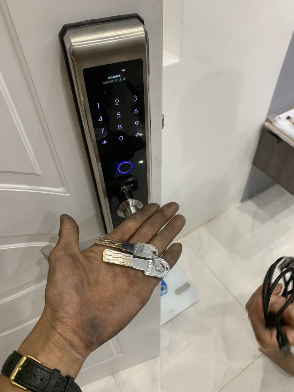 Thợ sửa cửa khóa vân tay tại chung cư Icon 56 Quận 4