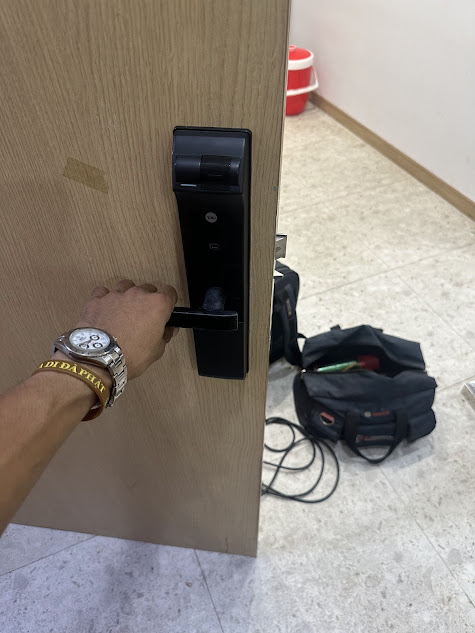 reset mã khóa Yale tại Vinhomes Grand Park