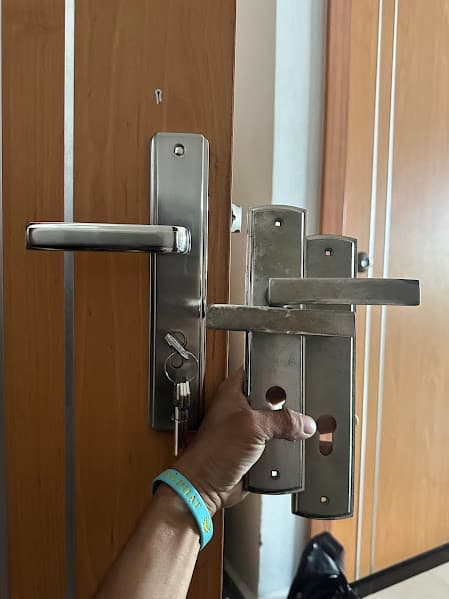 Thay khóa cửa gỗ tại gò vấp