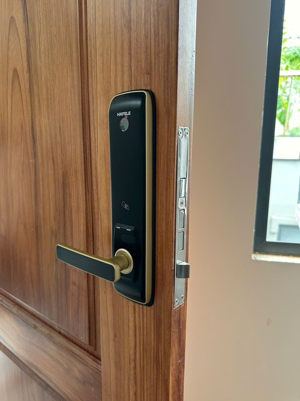 Dịch vụ thay khóa Hafele tại TP.HCM