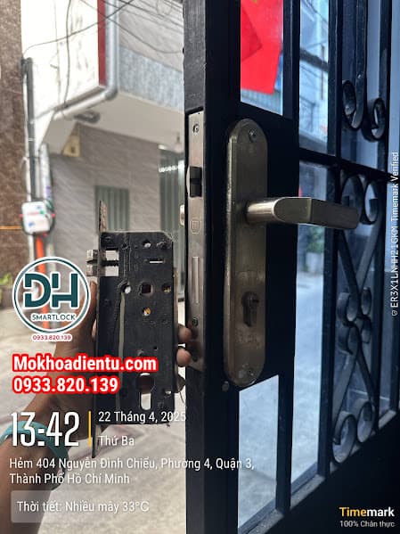Thay ổ khóa cửa sắt tại Quận 3