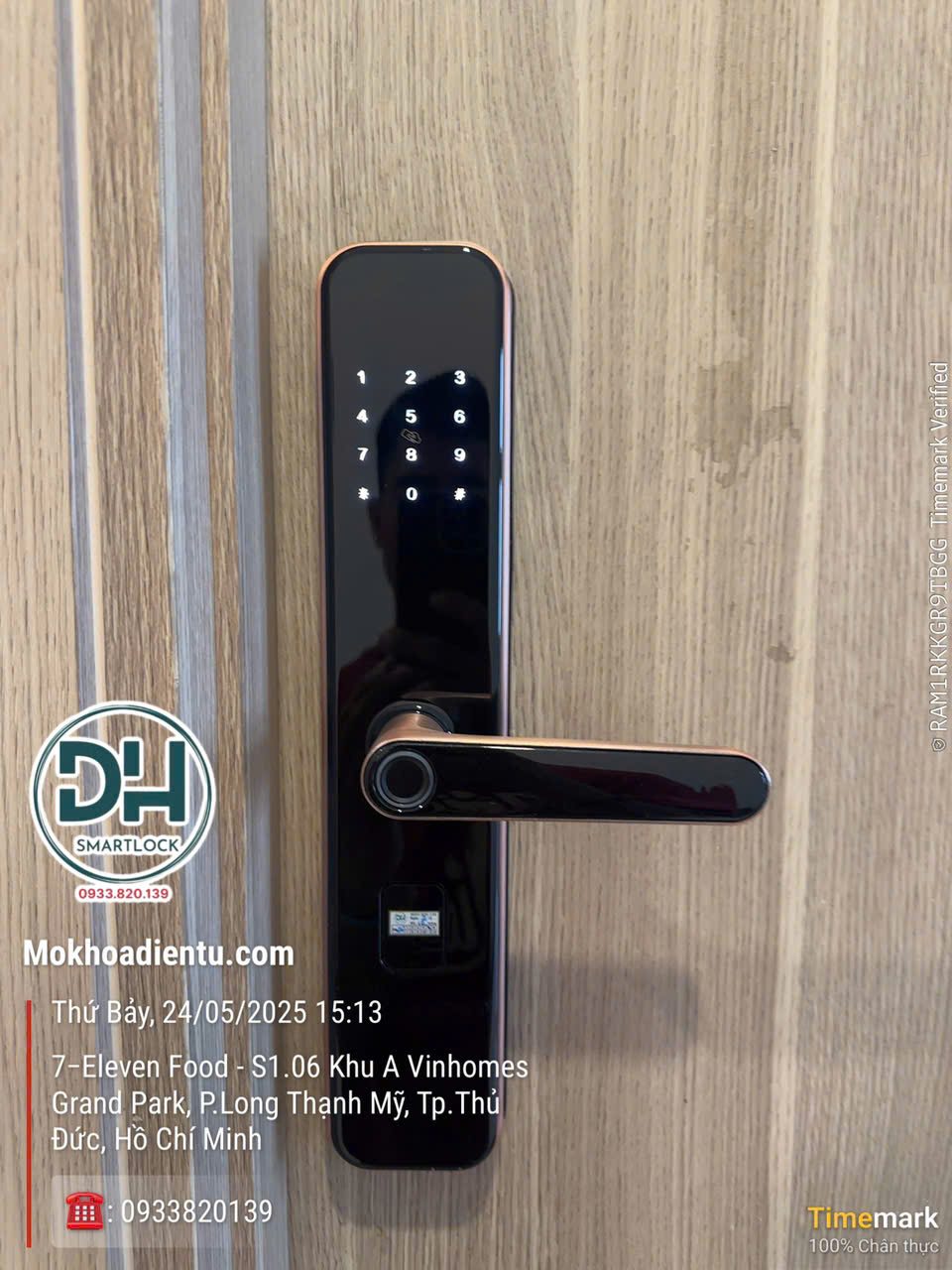 Khóa điện tử tích hợp vân tay và mật khẩu đã lắp tại Vinhomes Grand Park Quận 9