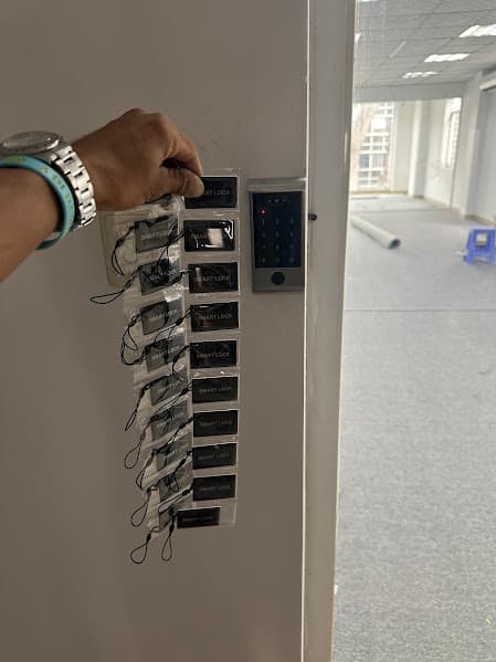 thay ổ khóa cửa sắt – lắp khóa vân tay Quận 1