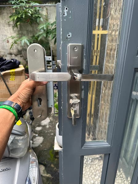 Thay ổ khoá cơ cửa sắt tại Quận Tân Phú – thợ tới nhà