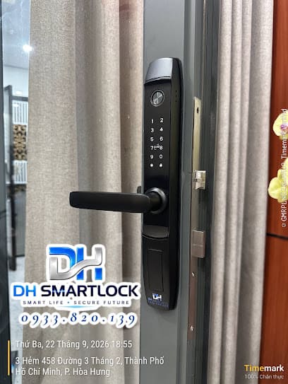 Khóa điện tử thay cho khóa cơ trên cửa nhôm tại đường 3/2 Quận 10