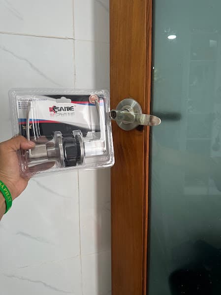 Thợ thay ổ khóa tại nhà Quận 5 – thay khóa cửa chính, cửa phòng nhanh 15 phút