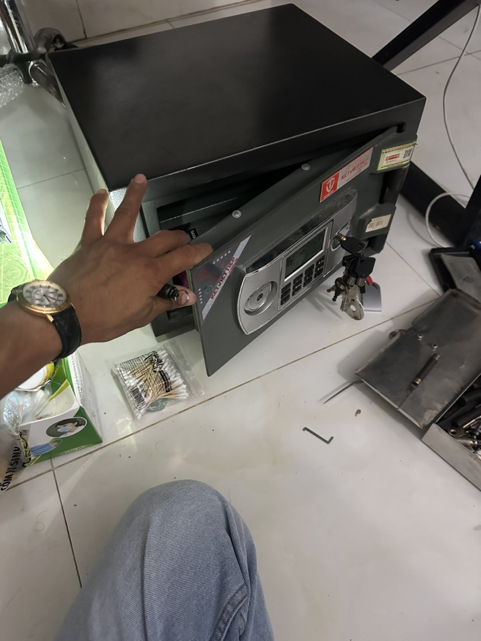 Dịch vụ mở két sắt tận nơi an toàn, nhanh chóng