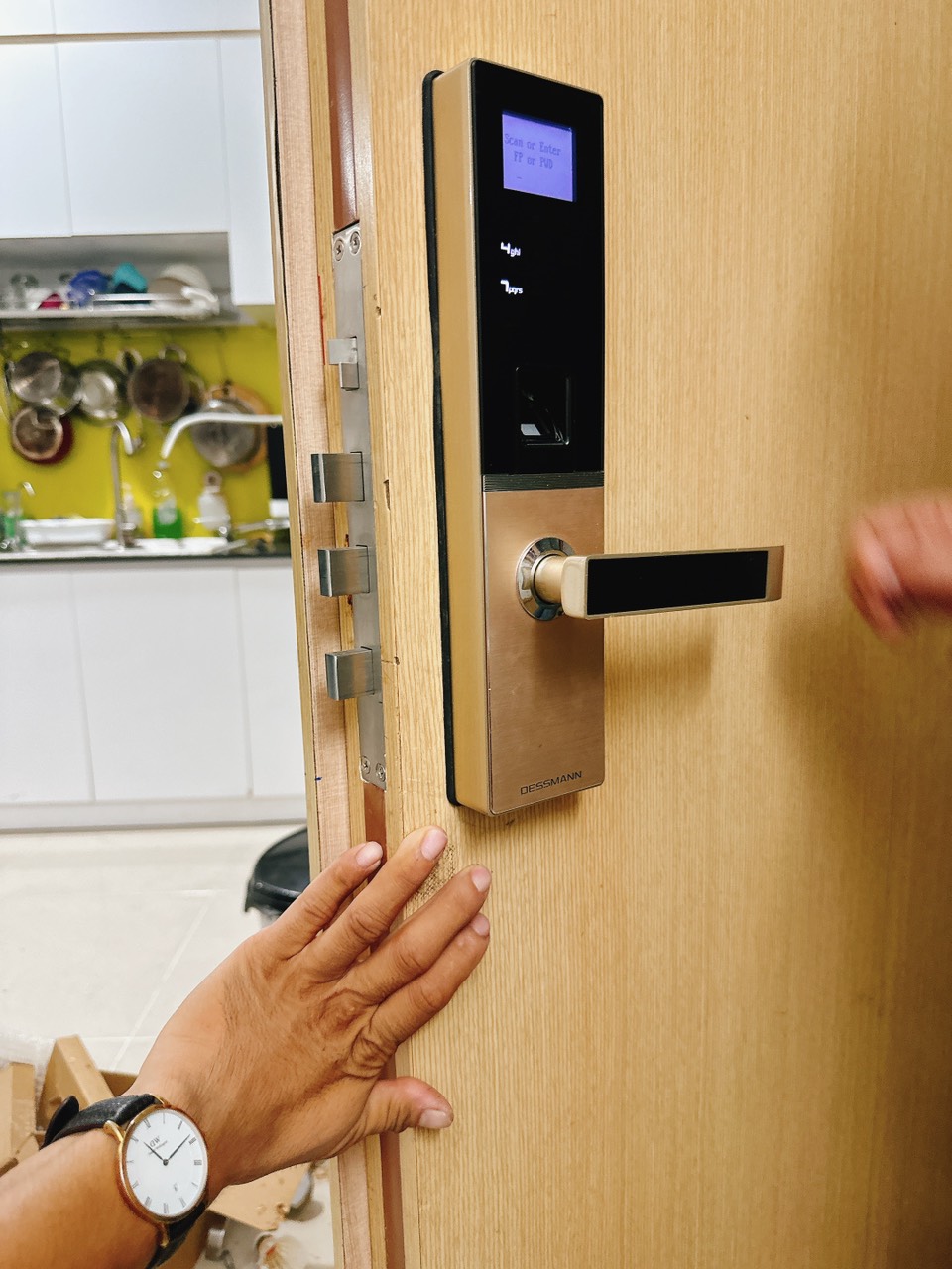 Thợ khóa Quận 7 hỗ trợ xử lý sự cố khóa tận nơi, làm việc nhanh gọn và an toàn