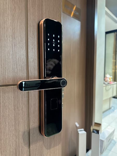 Thợ lắp khóa vân tay tại nhà ở Quận 3