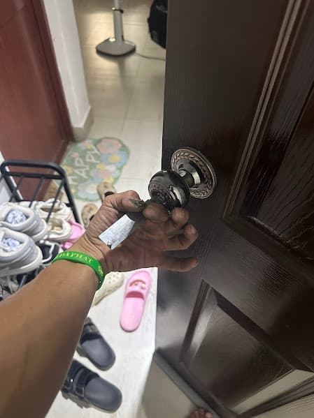 Dịch vụ mở khóa tại nhà khẩn cấp 24h HCM